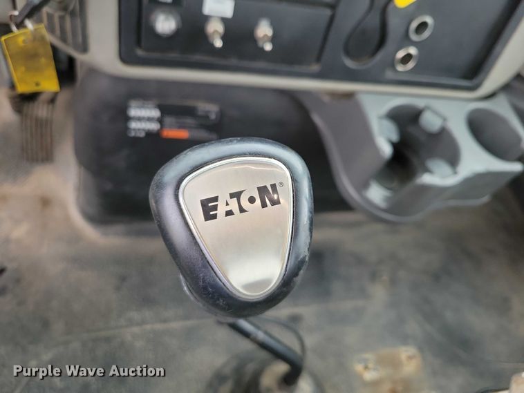 image for item DX7154 2017 International  7500 truck cab and chassis