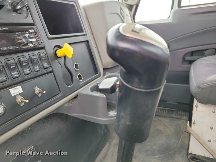 image for item DX7154 2017 International  7500 truck cab and chassis