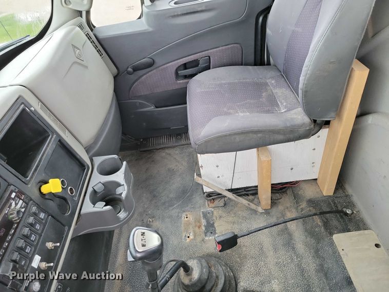 image for item DX7154 2017 International  7500 truck cab and chassis