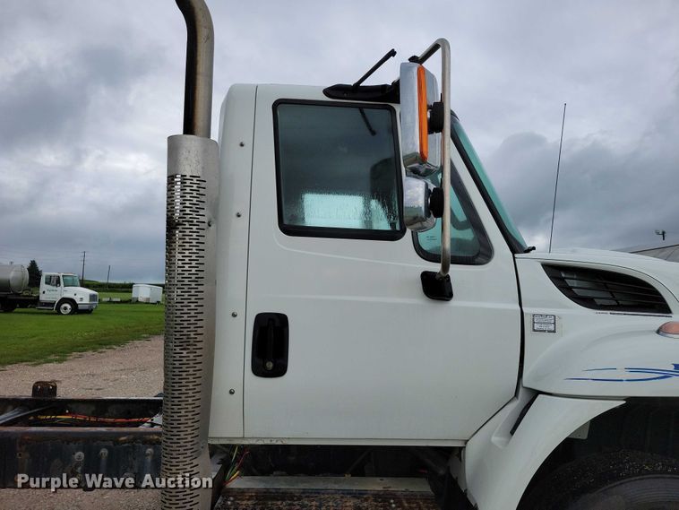 image for item DX7154 2017 International  7500 truck cab and chassis