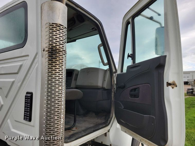 image for item DX7154 2017 International  7500 truck cab and chassis