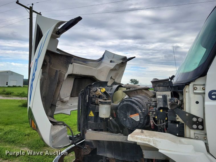 image for item DX7154 2017 International  7500 truck cab and chassis