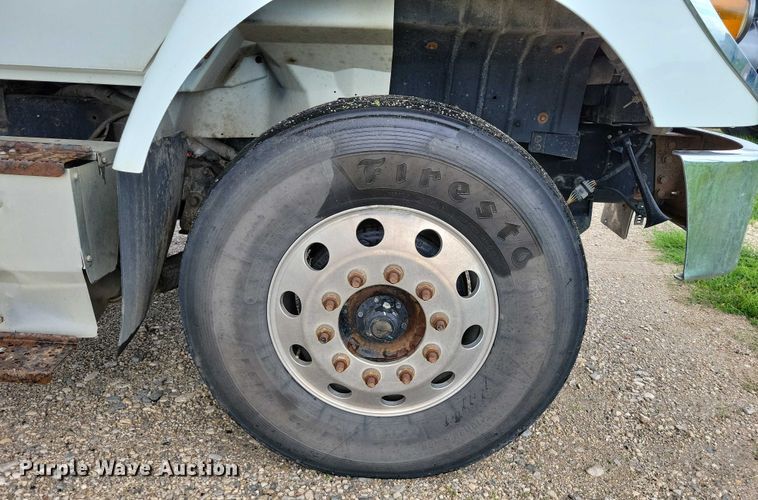 image for item DX7154 2017 International  7500 truck cab and chassis