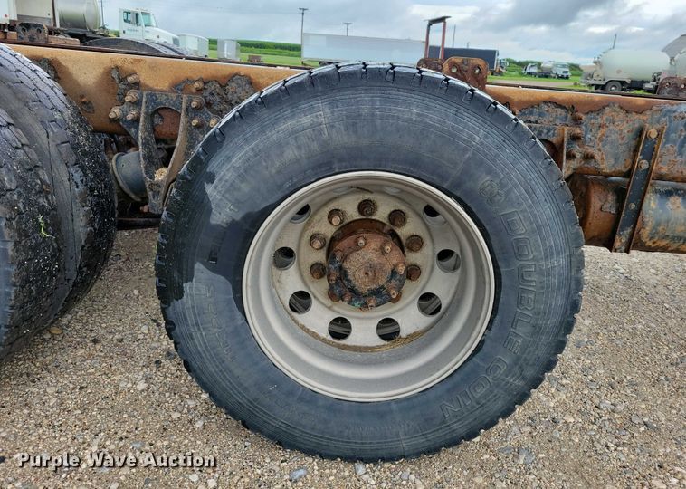 image for item DX7154 2017 International  7500 truck cab and chassis