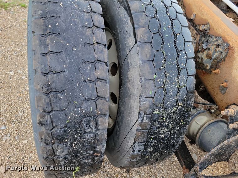 image for item DX7154 2017 International  7500 truck cab and chassis