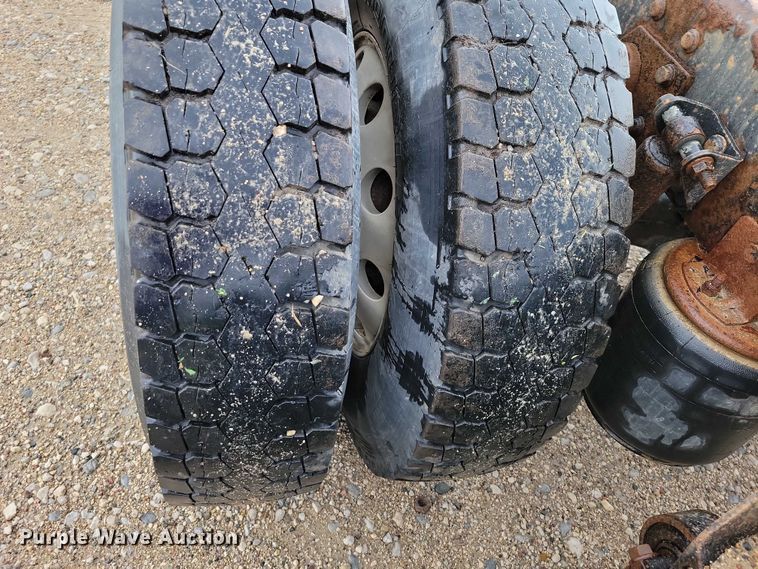 image for item DX7154 2017 International  7500 truck cab and chassis