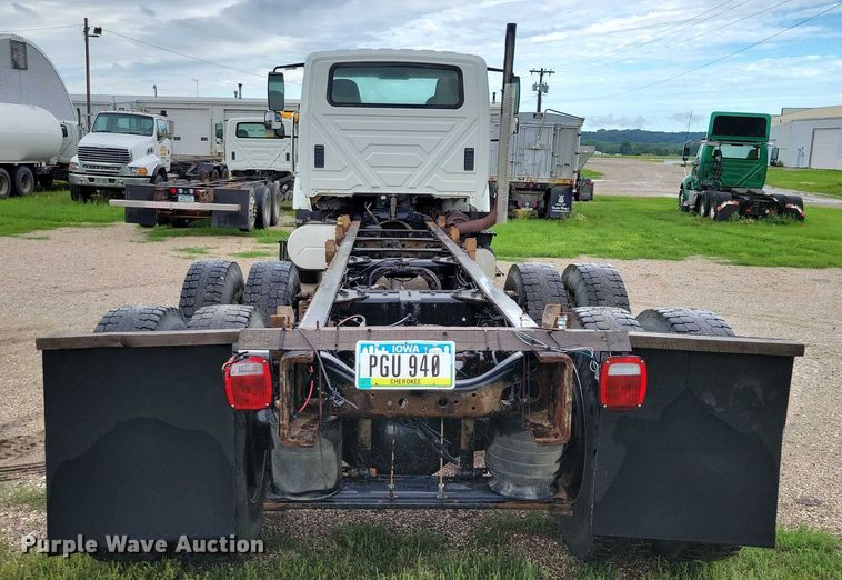 image for item DX7155 2015 International  7500 truck cab and chassis