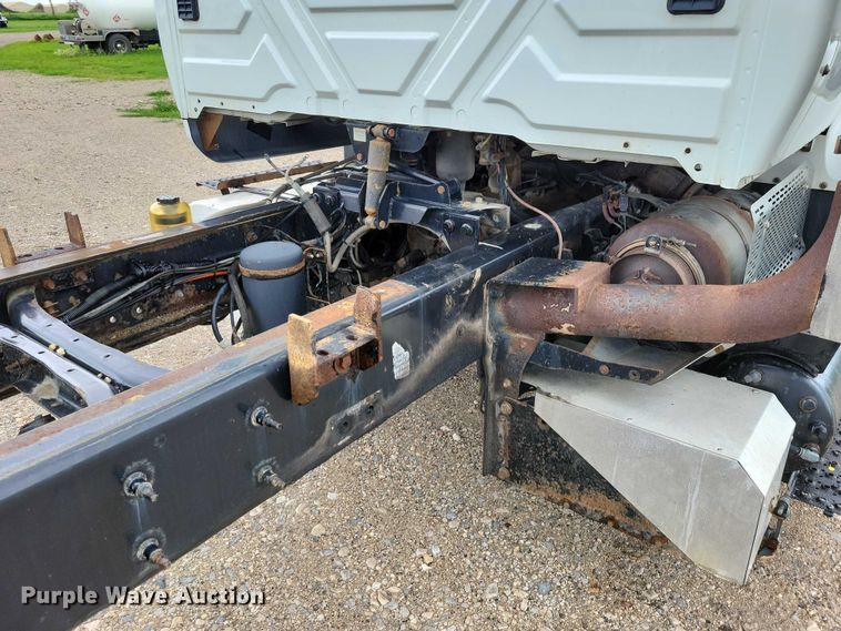 image for item DX7155 2015 International  7500 truck cab and chassis