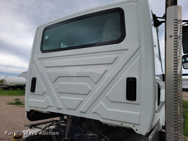 image for item DX7155 2015 International  7500 truck cab and chassis