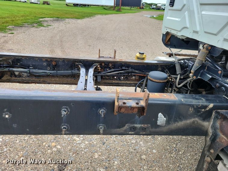 image for item DX7155 2015 International  7500 truck cab and chassis