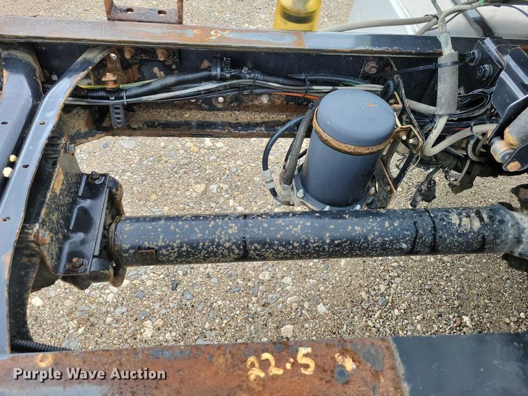 image for item DX7155 2015 International  7500 truck cab and chassis