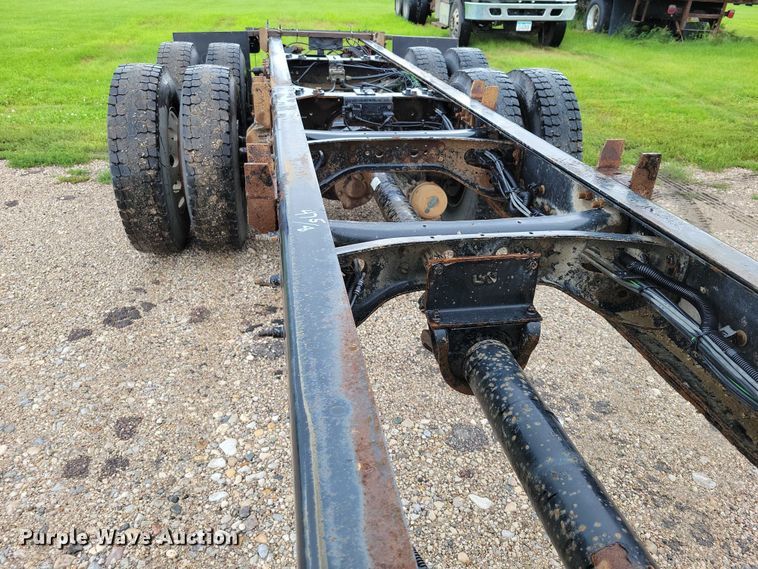 image for item DX7155 2015 International  7500 truck cab and chassis