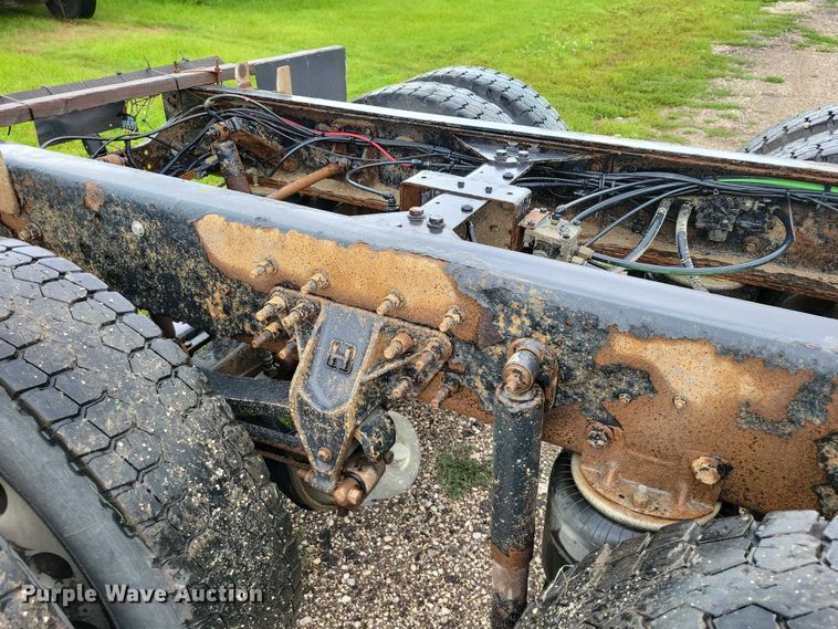 image for item DX7155 2015 International  7500 truck cab and chassis