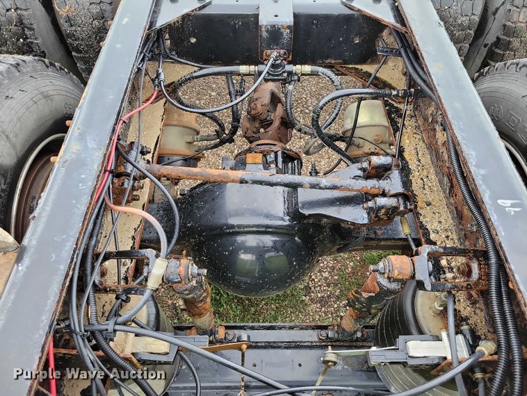 image for item DX7155 2015 International  7500 truck cab and chassis