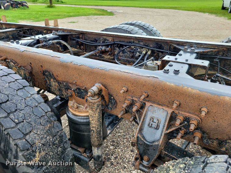 image for item DX7155 2015 International  7500 truck cab and chassis