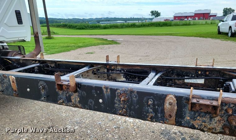 image for item DX7155 2015 International  7500 truck cab and chassis