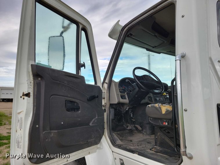 image for item DX7155 2015 International  7500 truck cab and chassis