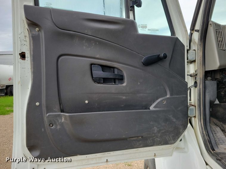 image for item DX7155 2015 International  7500 truck cab and chassis