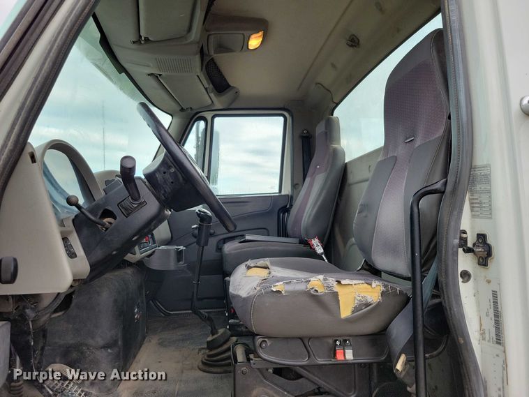 image for item DX7155 2015 International  7500 truck cab and chassis