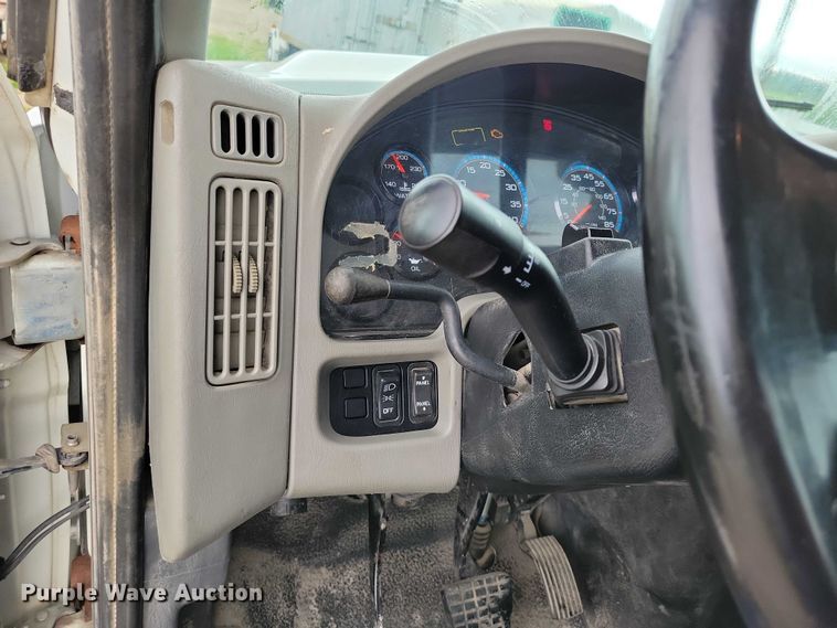 image for item DX7155 2015 International  7500 truck cab and chassis