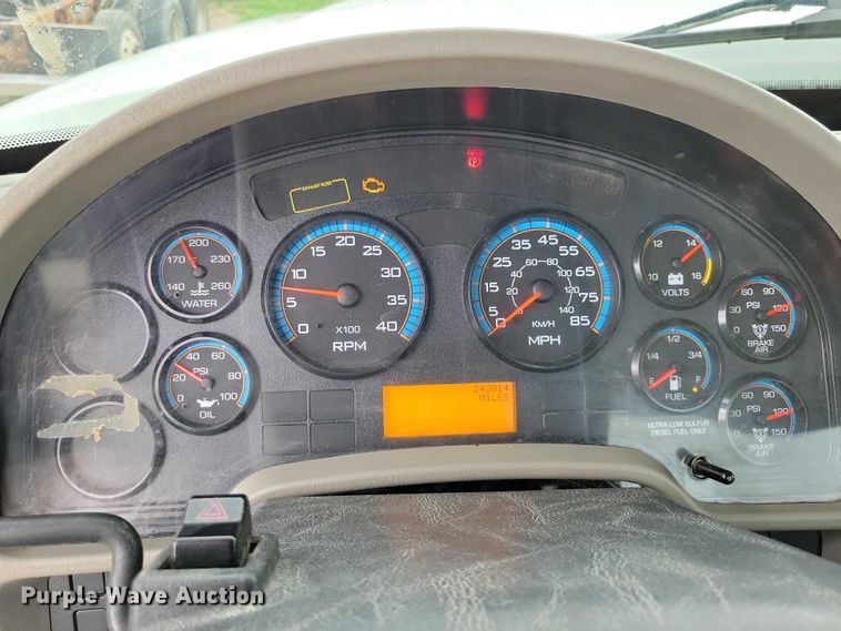 image for item DX7155 2015 International  7500 truck cab and chassis