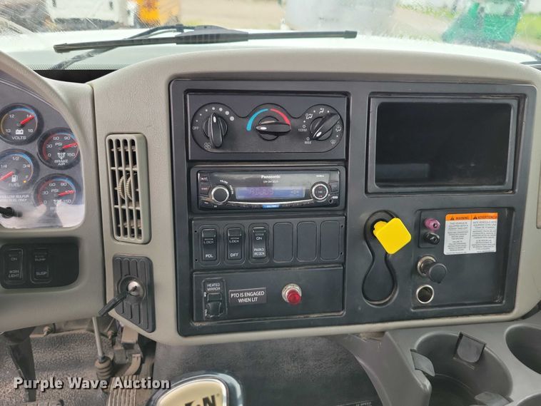 image for item DX7155 2015 International  7500 truck cab and chassis