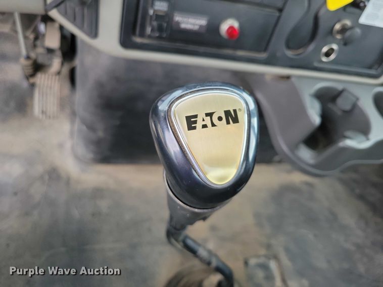 image for item DX7155 2015 International  7500 truck cab and chassis