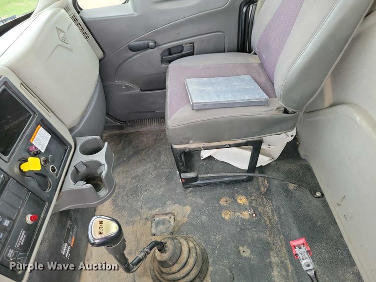 image for item DX7155 2015 International  7500 truck cab and chassis