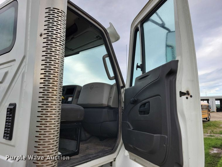 image for item DX7155 2015 International  7500 truck cab and chassis