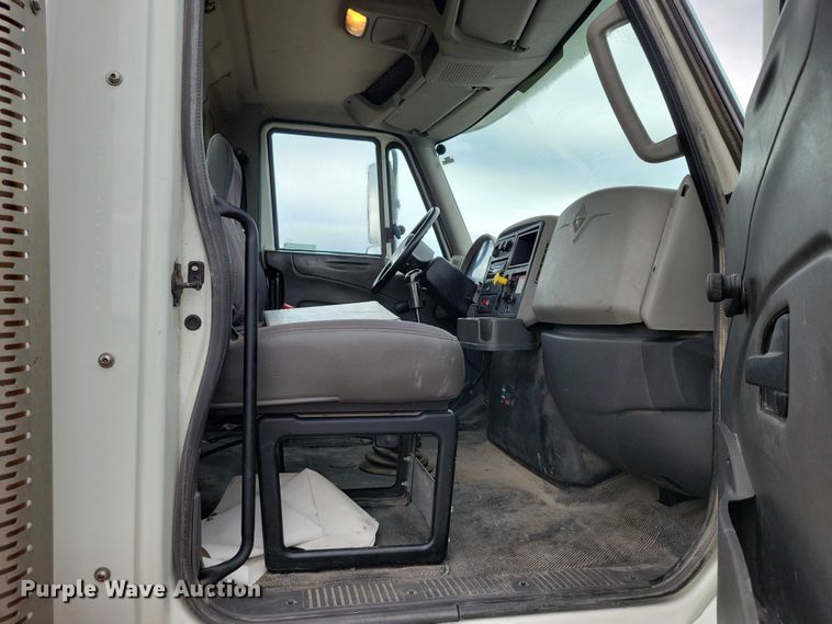 image for item DX7155 2015 International  7500 truck cab and chassis