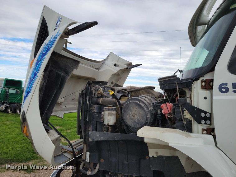 image for item DX7155 2015 International  7500 truck cab and chassis