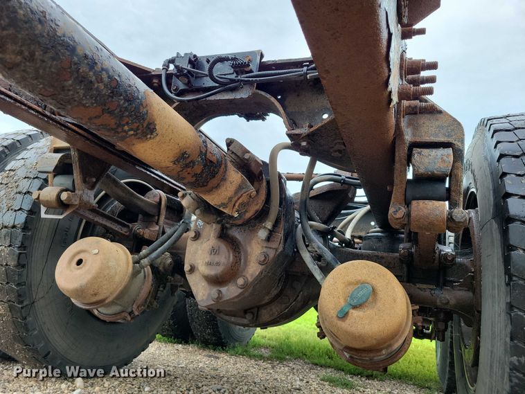 image for item DX7155 2015 International  7500 truck cab and chassis