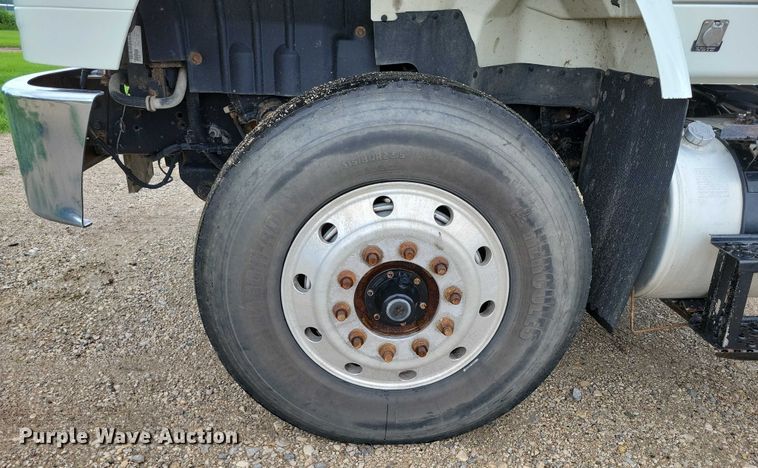 image for item DX7155 2015 International  7500 truck cab and chassis