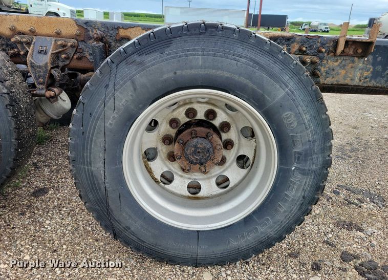 image for item DX7155 2015 International  7500 truck cab and chassis