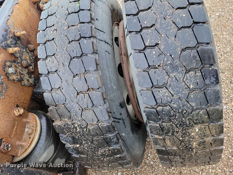 image for item DX7155 2015 International  7500 truck cab and chassis