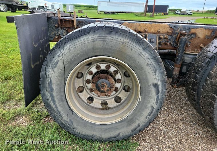 image for item DX7155 2015 International  7500 truck cab and chassis