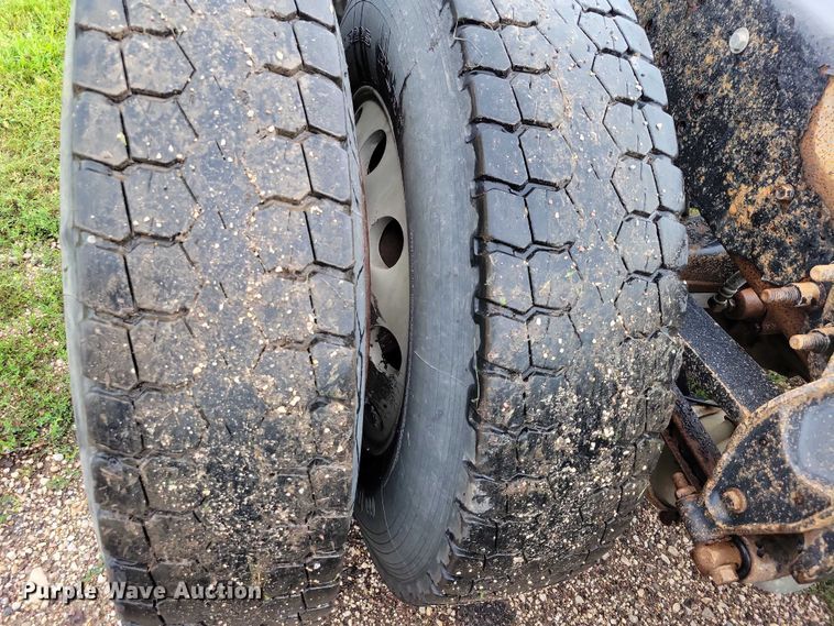 image for item DX7155 2015 International  7500 truck cab and chassis