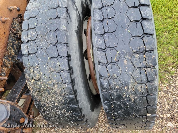 image for item DX7155 2015 International  7500 truck cab and chassis