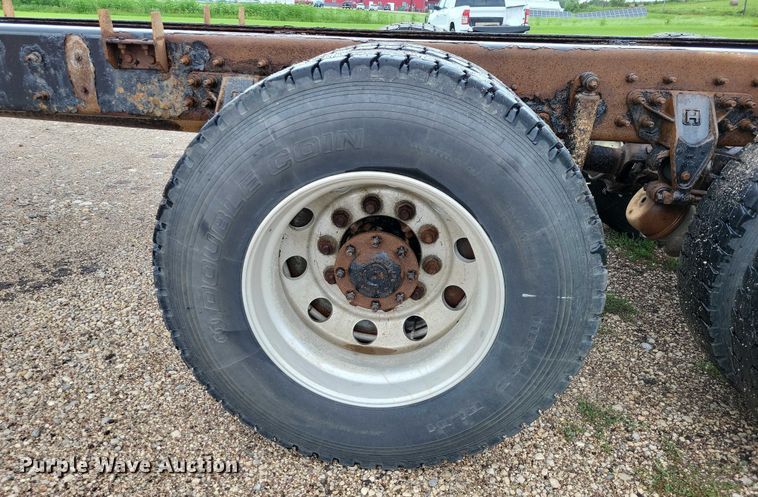 image for item DX7155 2015 International  7500 truck cab and chassis