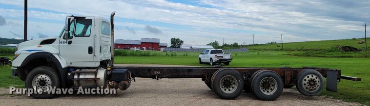 image for item DX7156 2016 International  7600 truck cab and chassis