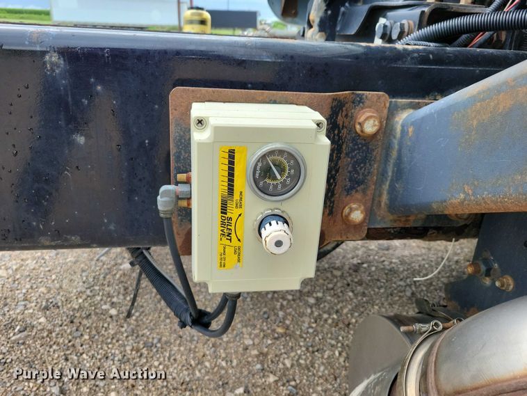 image for item DX7156 2016 International  7600 truck cab and chassis