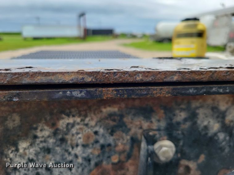 image for item DX7156 2016 International  7600 truck cab and chassis