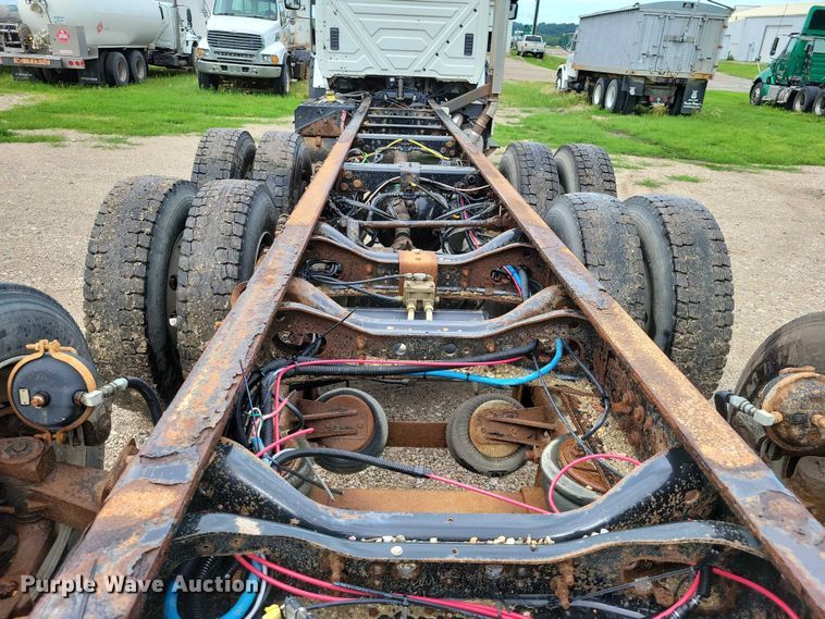 image for item DX7156 2016 International  7600 truck cab and chassis