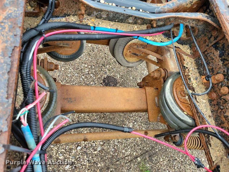 image for item DX7156 2016 International  7600 truck cab and chassis