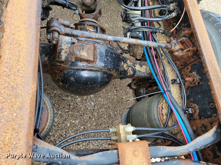 image for item DX7156 2016 International  7600 truck cab and chassis