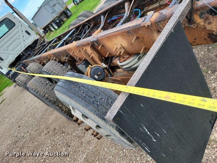 image for item DX7156 2016 International  7600 truck cab and chassis