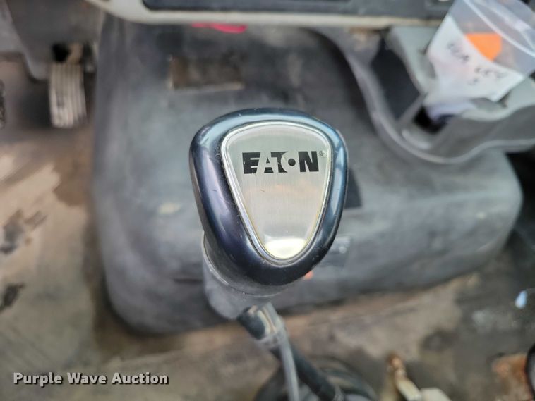 image for item DX7156 2016 International  7600 truck cab and chassis