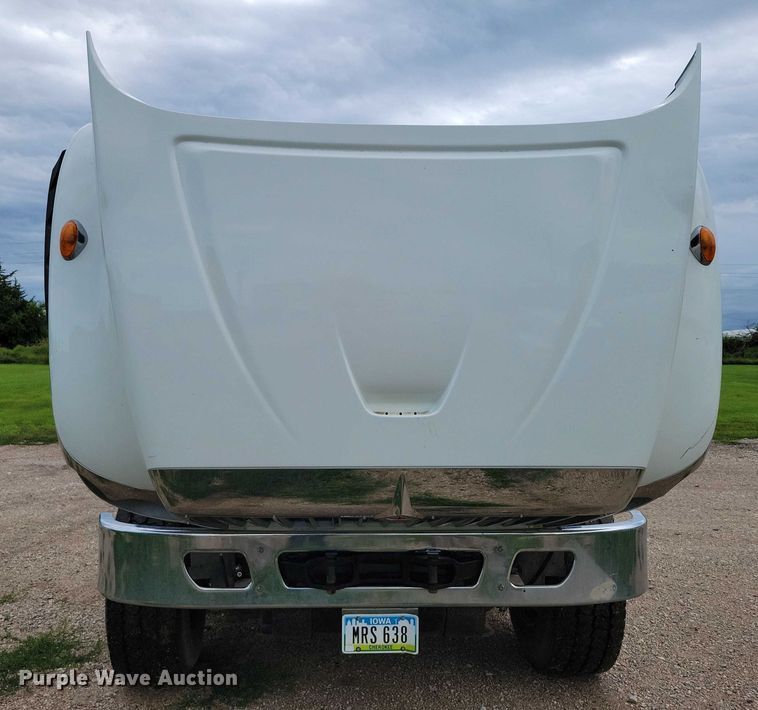 image for item DX7156 2016 International  7600 truck cab and chassis