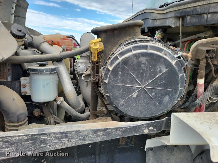 image for item DX7156 2016 International  7600 truck cab and chassis