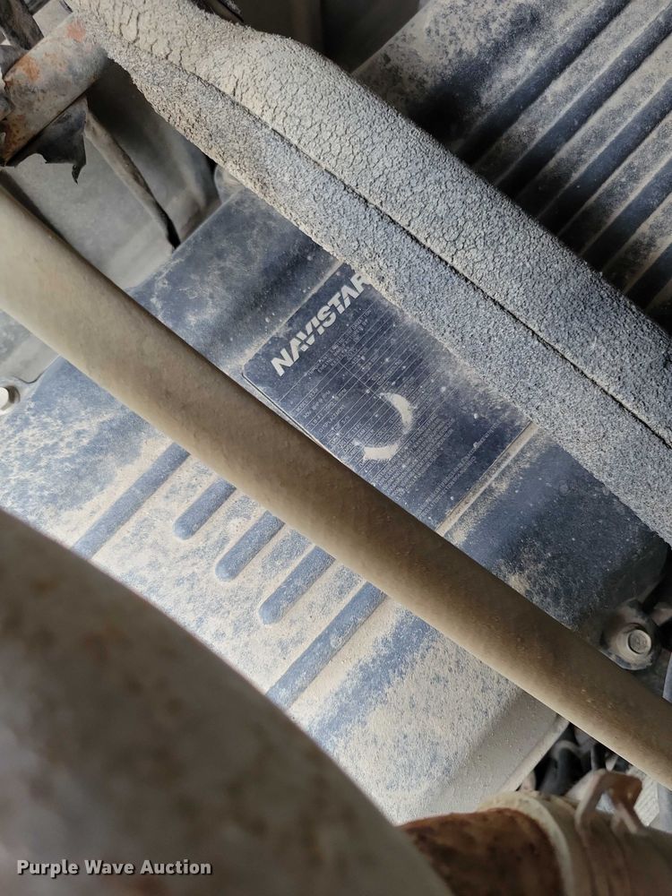 image for item DX7156 2016 International  7600 truck cab and chassis